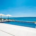 Luxury Boutique Fay, Heated Pool, Jacuzzi, Seaview Near Split And Omis Villa Dugi Rat