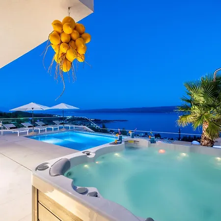 New! Luxury Boutique Fay, Heated Pool, Jacuzzi, Seaview Near Split And Omis Villa *