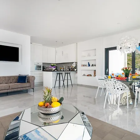 New! Luxury Boutique Fay, Heated Pool, Jacuzzi, Seaview Near Split And Omis