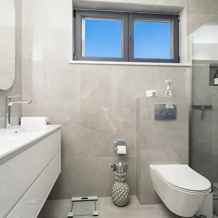 Luxury Boutique Fay, Heated Pool, Jacuzzi, Seaview Near Split And Omis Dugi Rat